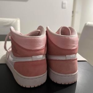 WOMEN'S JORDAN 1 MID DIGITAL PINK